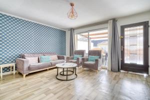 Exceptional villa near Paris with terrace and garden