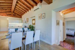 Paul Spacious Central Apart & Garage - Happy Rentals