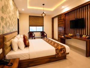 Hotel Bhairav Bagh -100 Mtr from Celebration Mall