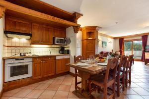 Le Cristal MB1 Mont-Blanc View, Pool, Private Sauna & Parking - Happy Rentals
