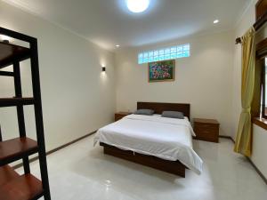 Villa New IMS