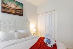 4BR Miami Home with Private Patio 10 Min Stadium