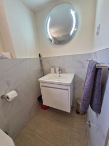 1 1D2 Mini Condos - Large Studio SW facing