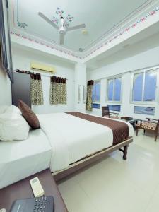 HOTEL DEVI VILAS 966o9o1oo6 10mtr From gangaur ghat Udaipur By SK