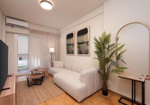 LIV - Chic 2BR Signature Flat Near Metro
