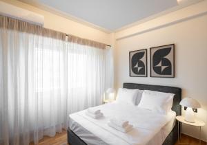 LIV - Chic 2BR Signature Flat Near Metro