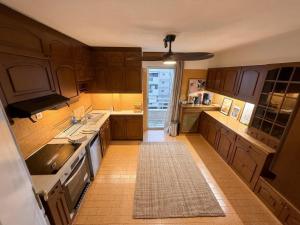 Panoramic Seafront Apartment- Flisvos Marina