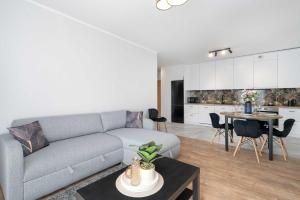 Spacious Family Apartment with a Balcony and Parking by Noclegi Renters