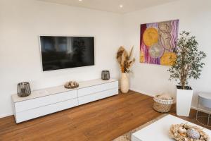 Swiss Horizon - Mythenblick - Modern 100m2 mit Alpenblick und Terrassen