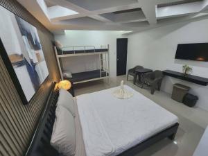 Avana Hills Tagaytay Manor Paris Suites