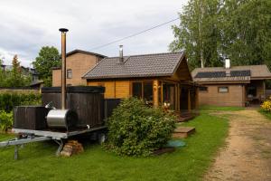 Unique Mailo House & Cottage
