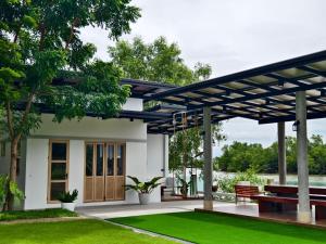 Amphawa Riverside Villa with garden