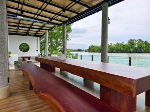 Amphawa Riverside Villa with garden