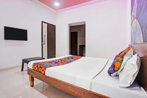 FabHotel Saptshrungi