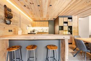 Chalet Habert 5 just 200m from the ski slopes in La Clusaz