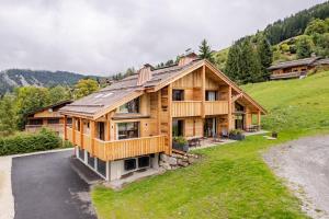 Chalet Habert 5 just 200m from the ski slopes in La Clusaz