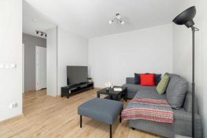 Unique Apartment with Balcony and Underground Parking by Noclegi Renters