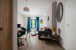 Grzybowska Designer Apartment by BookingHost