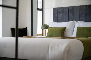 Apartment Sleeps 2 - Free Parking WiFi Garden