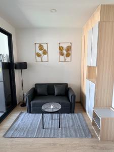 1 Bedroom Condo, High Floor with Bangkok Skyline, Walking BTS Station, Near On-Nut