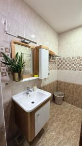 Modern 3BHK Family Duplex near Ashok Nagar Metro
