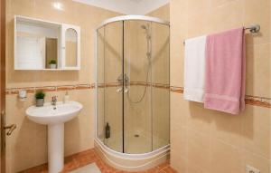 6 Bedroom Pet Friendly Apartment In Vrgorac