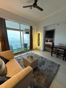 The Black Edition-Luxury 1BHK & City View