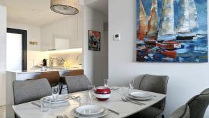 SUNSET SAILORS dream apartment
