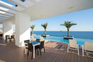 Ocean Sky Sea Benidorm. Parking Pool