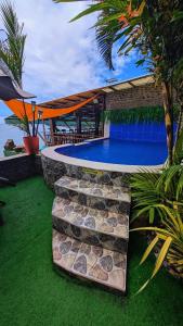 Floating Kingdom Waterpark - Rock Villa