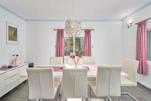 Casa Rosa Burriana Beach Nerja