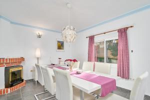 Casa Rosa Burriana Beach Nerja