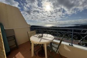 Studio with a terrace and a pool in Les Issambres