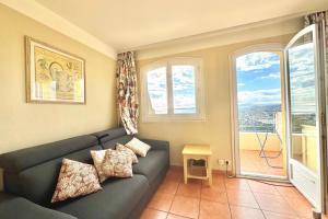 Studio with a terrace and a pool in Les Issambres