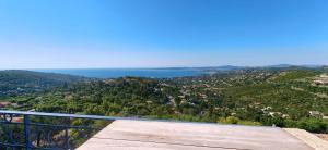 Studio with a terrace and a pool in Les Issambres