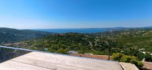 Studio with a terrace and a pool in Les Issambres