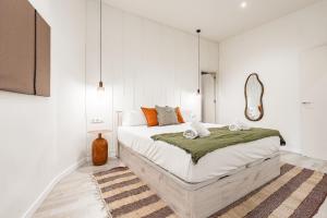 Elegant and Spacious Apartment Steps from Plaza Catalunya