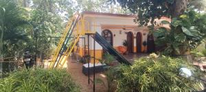 Kutralam Home Stay