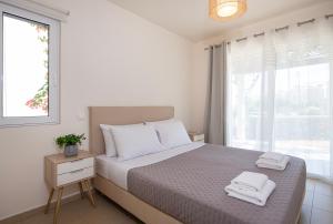 Aphrodite 2 Beachfront Resort F102 - Shared Pool