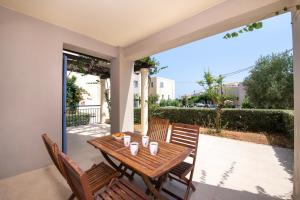 Aphrodite 2 Beachfront Resort F102 - Shared Pool