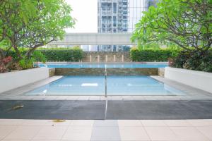 Spacious 2BR in High Street BGC! Pool & Netflix!