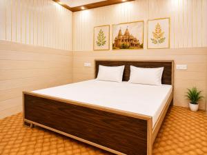 Usha Atithi Niwas Near By Jain Mandir Walking Distance Shree Ram Mandir 150mtr NON AC Rooms Available