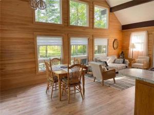 Private Beach Escape - Chalet Ferdinand