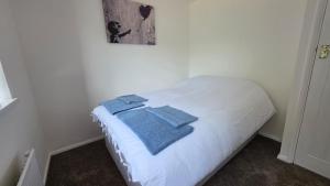 Fresh, Fully Equipped 4 Bedroom Home