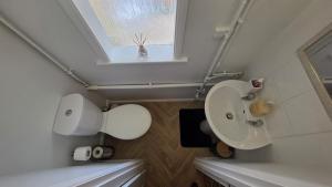 Fresh, Fully Equipped 4 Bedroom Home