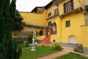Villa Piemonte - Simple & Historic Group accommodation