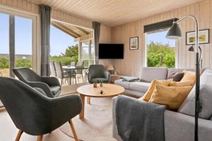 Dejligt Feriehus Med Stor Terrasse Sj506