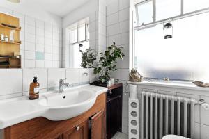 Central Penthouse with Private Eclipse Views