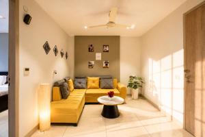 The Autumn House 2BHKACNr Medanta30min Airport