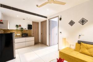 The Autumn House 2BHKACNr Medanta30min Airport